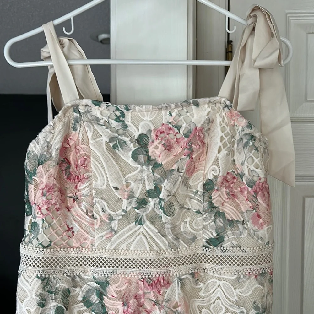 Floral Lace Midi Dress - Picture 2 of 4